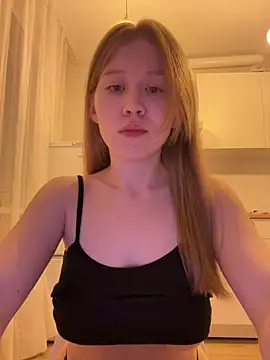 Snapshot of Eva_Weyne chatting on August 3, 2026, 10:13 pm Eva Weyne online show from August 3, 2026, 10:13 pm