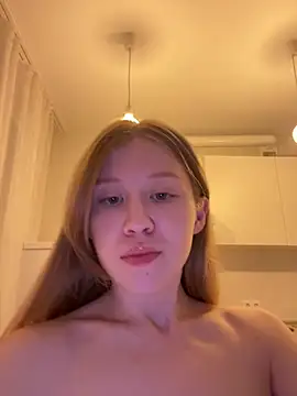 Snapshot of Eva_Weyne chatting on August 4, 2026, 9:28 pm Eva Weyne online show from August 4, 2026, 9:28 pm