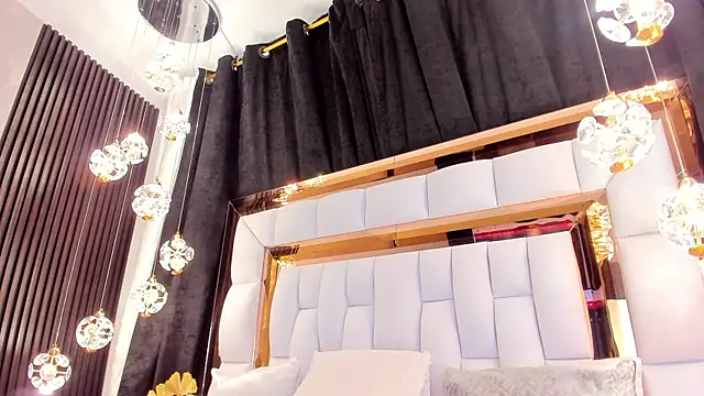 SarayRoyse online show from March 17, 2025, 7:15 pm