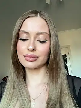 Sweet  Milly online show from May 13, 2026, 3:31 pm