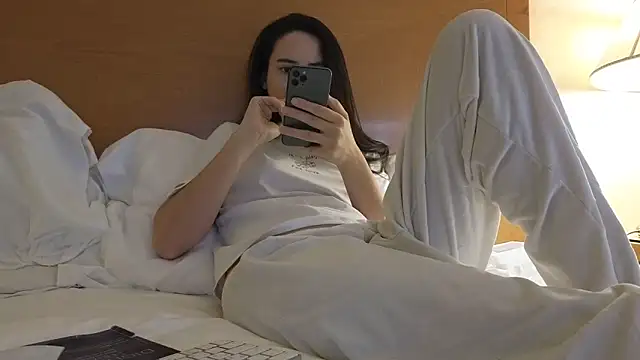 Mr-and-Mrs-Smith online show from December 8, 2024, 5:55 pm