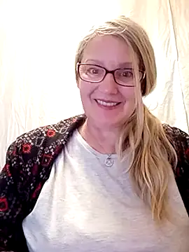 irinamaux online show from February 12, 2025, 12:55 pm