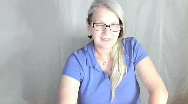 irinamaux online show from February 21, 2025, 5:09 pm