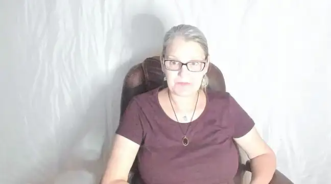 irinamaux online show from February 22, 2025, 10:09 pm