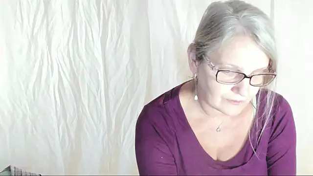 irinamaux online show from March 9, 2025, 1:59 pm