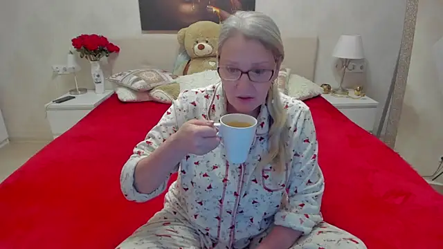 irinamaux online show from March 14, 2025, 4:21 am