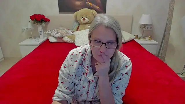 irinamaux online show from March 14, 2025, 7:26 am