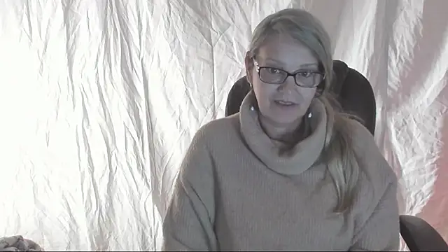 irinamaux online show from March 22, 2025, 5:28 am