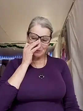 irinamaux online show from November 28, 2025, 1:14 pm