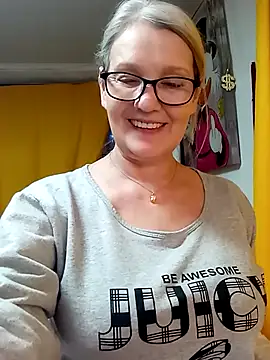 irinamaux online show from March 11, 2026, 4:57 pm