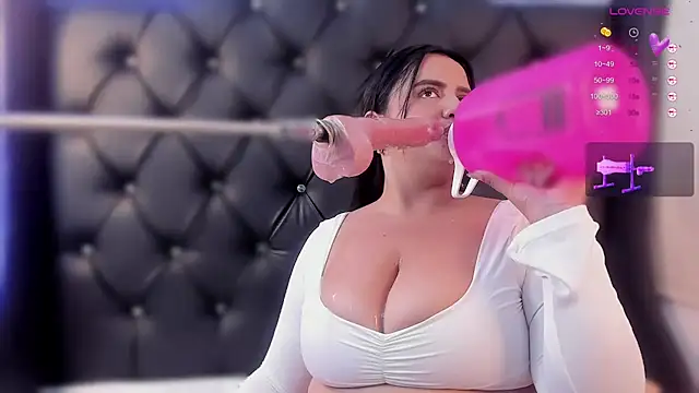 sweett katty  online show from January 3, 2025, 8:11 pm