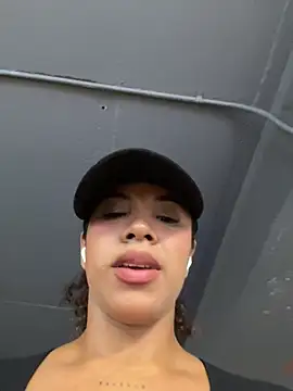 Snapshot of Brunettexio chatting on December 18, 2025, 6:47 pm Brunettexio online show from December 18, 2025, 6:47 pm