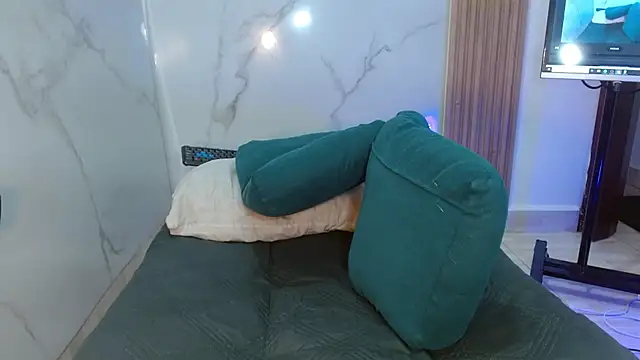 mollyguns online show from December 16, 2025, 10:26 pm