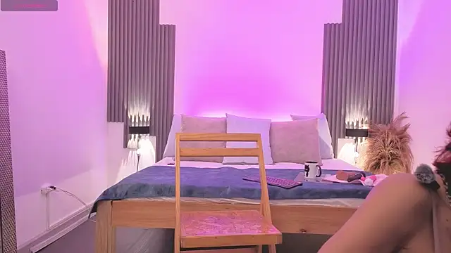 fransheska rossi online show from September 26, 2025, 8:13 pm