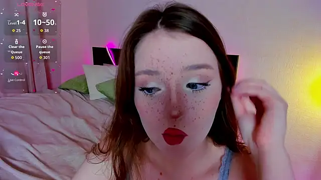 lexxxxxxi online show from September 17, 2025, 7:04 pm