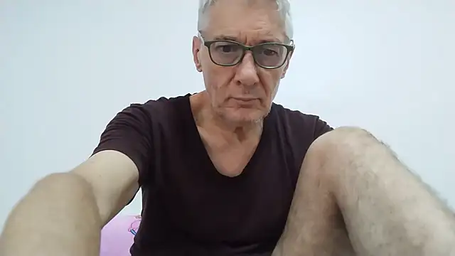 Snapshot of BIGUNCUTHARDCOCK chatting on June 4, 2026, 12:05 am BIGUNCUTHARDCOCK online show from June 4, 2026, 12:05 am