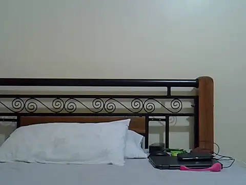 Giannah01 online show from November 8, 2025, 4:12 am