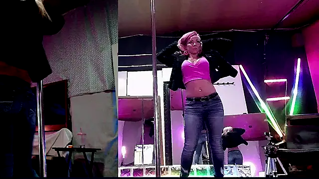 Snapshot of MadisonMarie chatting on December 22, 2024, 8:38 am MadisonMarie online show from December 22, 2024, 8:38 am