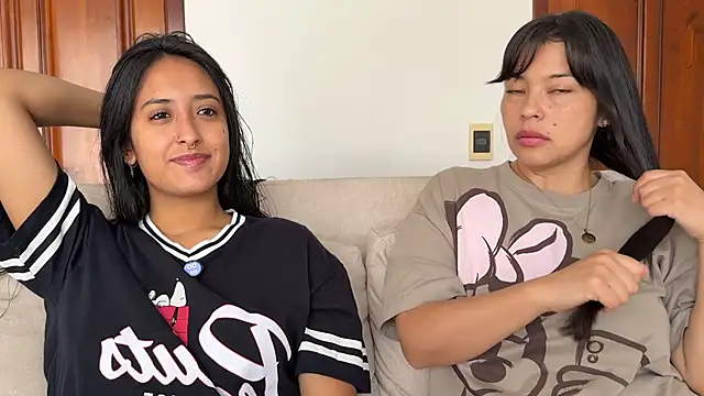 2SummerLove1 online show from October 26, 2025, 2:12 pm