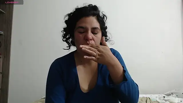 Snapshot of Anne_purple chatting on October 6, 2025, 4:04 pm Anne purple online show from October 6, 2025, 4:04 pm