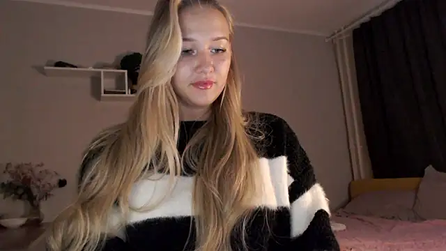 Snapshot of Milk_Bunny chatting on December 15, 2024, 6:04 pm Milk Bunny online show from December 15, 2024, 6:04 pm