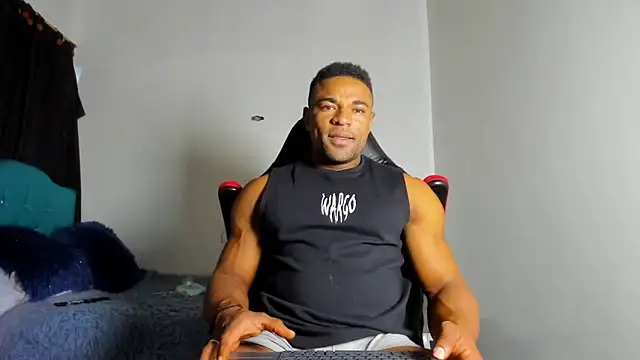 estebanlobo- online show from November 17, 2025, 9:20 pm