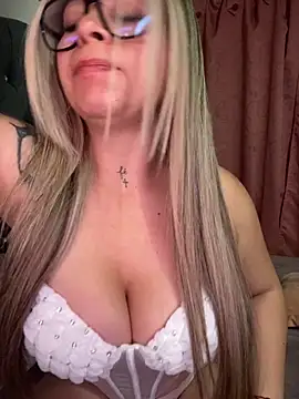 CristalGmez online show from September 19, 2025, 2:13 am