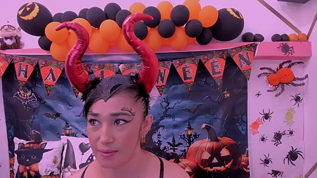 charlotte-11 online show from October 23, 2025, 4:39 pm