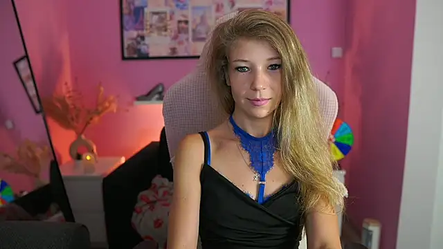 missicute online show from September 10, 2025, 6:41 pm