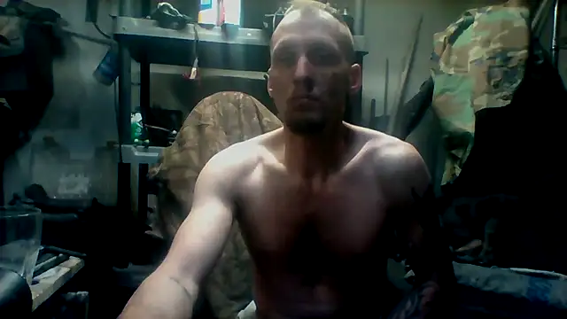 Snapshot of Aaronbp chatting on November 16, 2025, 4:23 pm Aaronbp online show from November 16, 2025, 4:23 pm