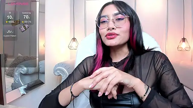 AzuraKindong online show from January 10, 2025, 1:32 am