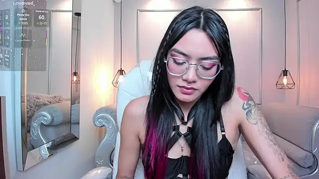 AzuraKindong online show from October 1, 2025, 7:42 pm