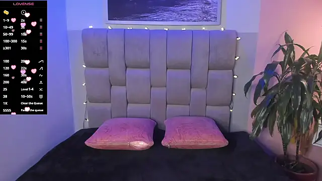 hottie mine  online show from January 18, 2025, 7:15 pm