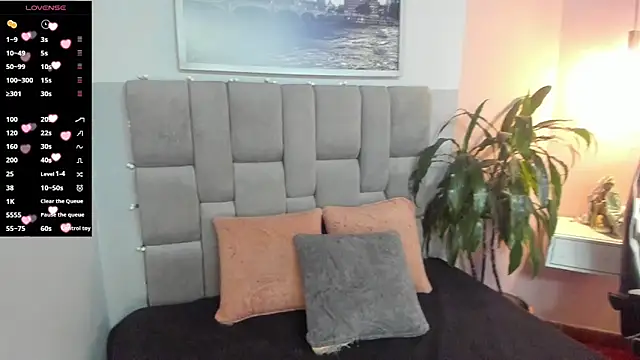 hottie mine  online show from January 29, 2025, 9:07 pm