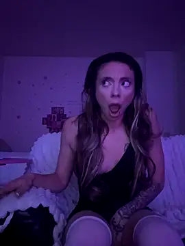 Snapshot of greedybratt chatting on November 14, 2025, 8:02 am greedybratt online show from November 14, 2025, 8:02 am