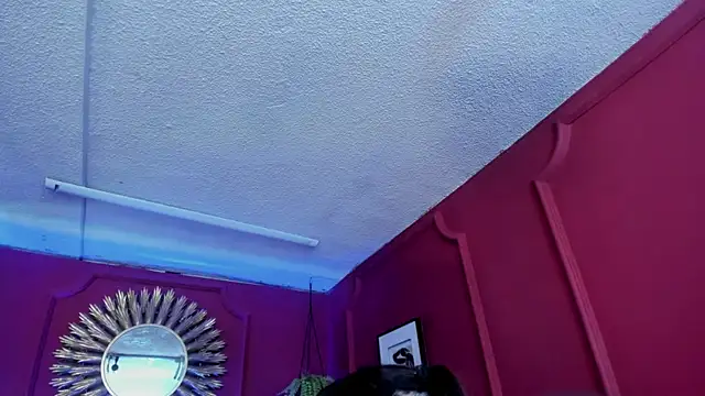 Red lady online show from April 7, 2026, 3:40 am