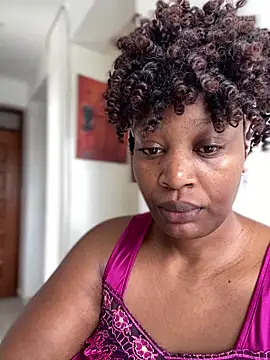 MsWhiteChocolatte online show from April 17, 2026, 9:45 am