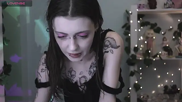 prettybones online show from June 24, 2026, 10:09 pm