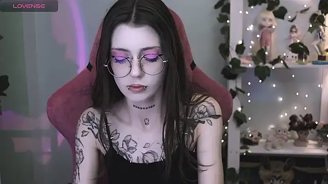 prettybones online show from July 8, 2026, 10:36 pm