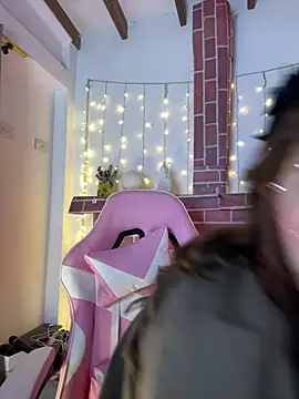 Juanelopez1 online show from April 26, 2026, 4:10 am