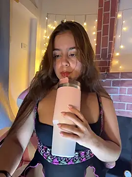 Juanelopez1 online show from June 19, 2026, 3:33 am