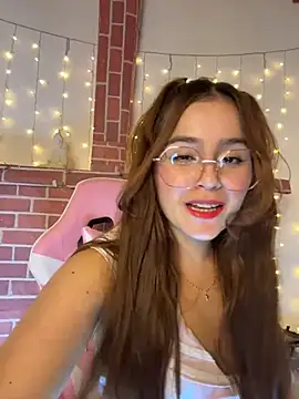 Juanelopez1 online show from June 26, 2026, 3:33 am