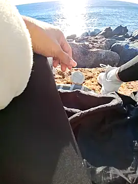 Snapshot of SexyErola27 chatting on December 14, 2024, 8:45 am SexyErola27 online show from December 14, 2024, 8:45 am