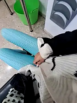 Snapshot of SexyErola27 chatting on March 3, 2025, 4:24 pm SexyErola27 online show from March 3, 2025, 4:24 pm