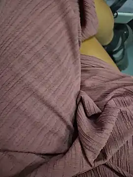 Snapshot of SexyErola27 chatting on October 7, 2025, 9:17 am SexyErola27 online show from October 7, 2025, 9:17 am