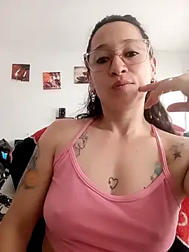 emilypoppy3 online show from April 8, 2026, 9:48 pm