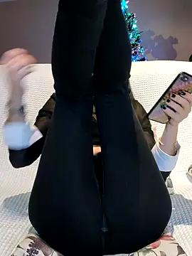 Melody87 online show from December 13, 2025, 7:53 pm