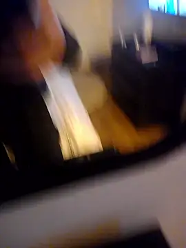 Guitccch online show from November 9, 2025, 1:48 am