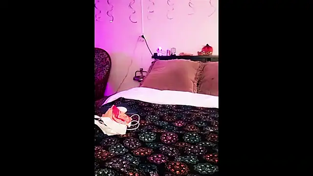 samone9 online show from October 25, 2025, 7:52 pm