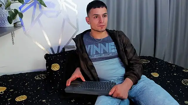 Aron-santoro online show from December 15, 2024, 3:24 am